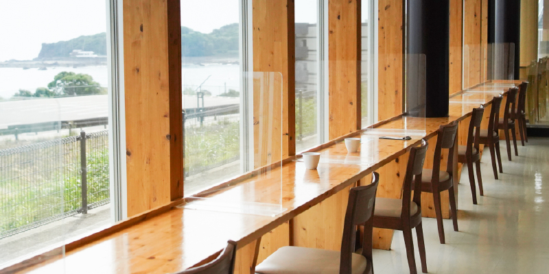 木を活かしたカフェデザインの工夫