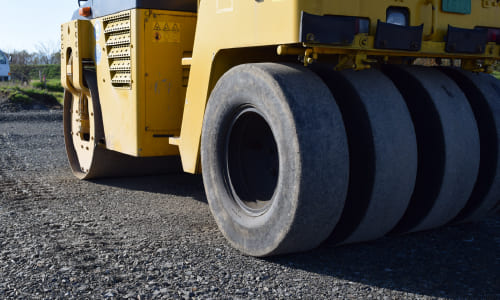 地盤整備・転圧作業