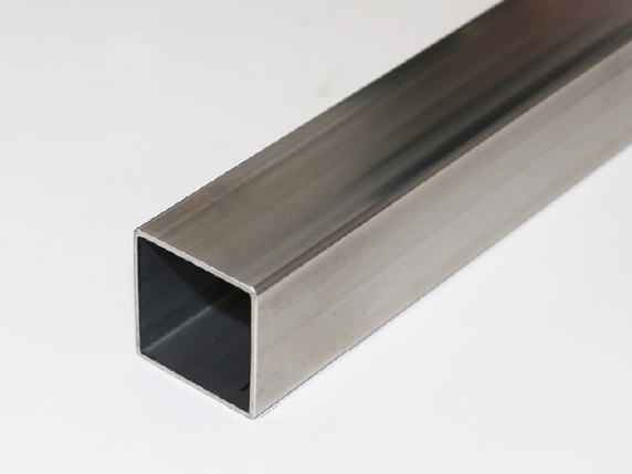 排水・転倒防止・強風対策などの安全設計