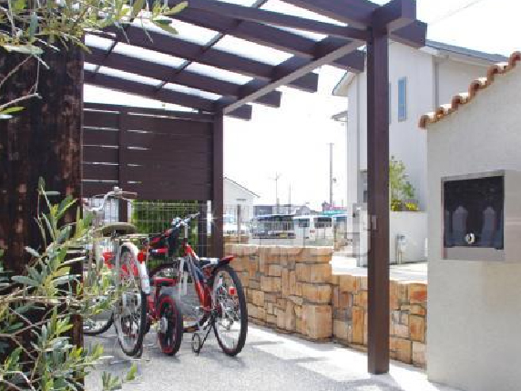 ブロックやフェンスと一体化した外構設計も可能