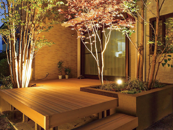 屋根や照明などのオプション工事にも対応