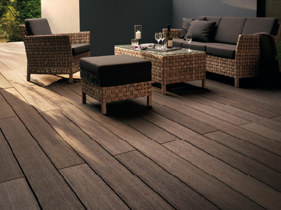 天然木と人工木（樹脂木）の違い