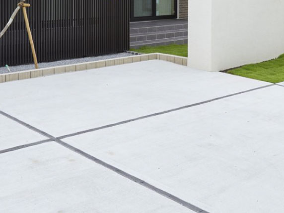 水の流れを意識した舗装仕上げ