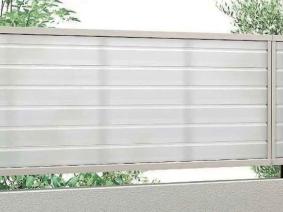 通風・採光を確保するスリットや間隔の工夫