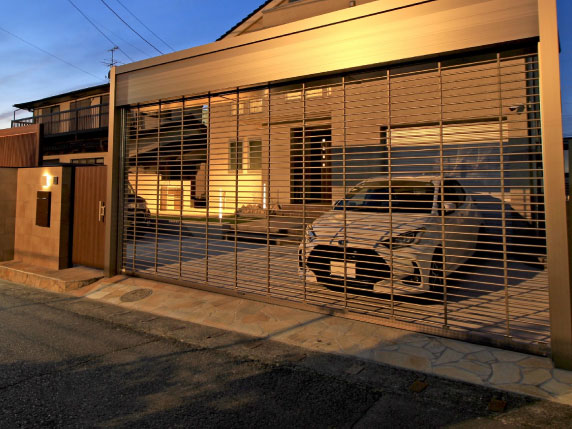 目立ちすぎず景観と調和する防犯設計