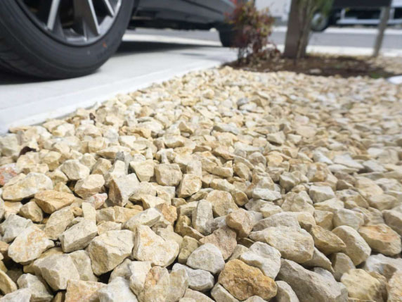 防犯砂利・音が鳴る舗装材の活用