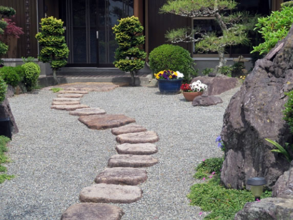 防草シートの重ね幅・固定方法の精度