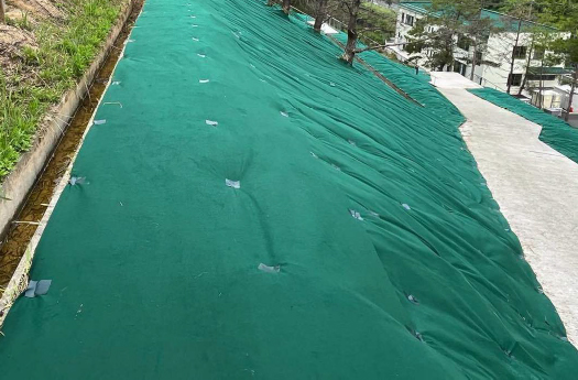 防草シート・砂利敷き（広範囲）