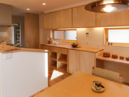 造作家具やアクセントクロスの採用