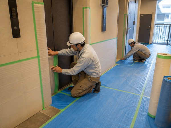 中古マンションリフォームの共用部養生