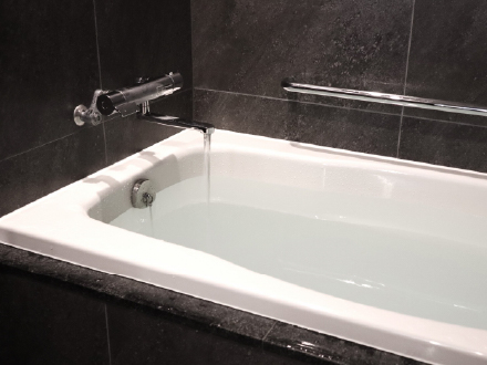 手すりと滑り止め床材