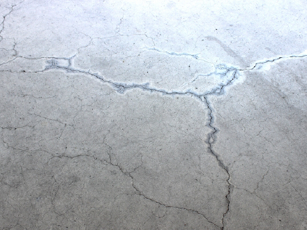 過去の地震でヒビや傾きが出たことがある