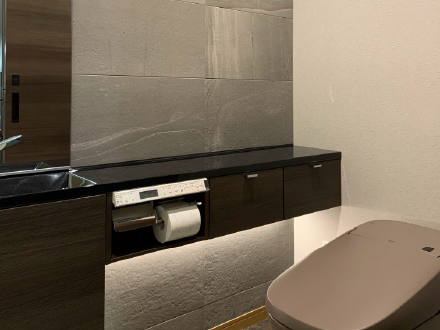 調湿・消臭機能を備えた壁紙の選択