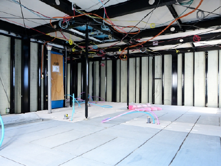 配管・電気配線など設備面の制約