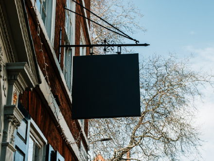 壁面・床材・照明など内装デザインの統一感