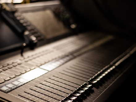 間接照明やアクセントクロスの導入