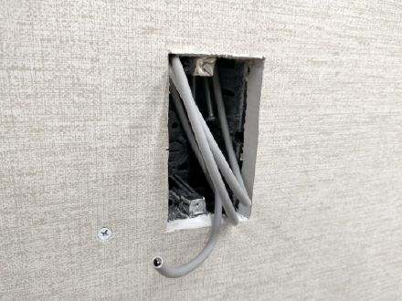 収納内のコンセント・換気対策