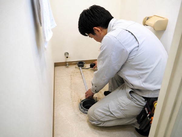 トイレリフォームの排水芯と配管条件の確認