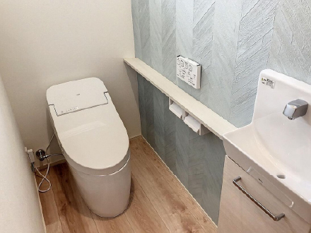 アクセントクロスと照明でおしゃれに演出