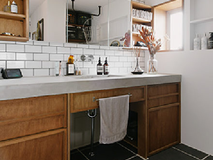 木目調や石目調の洗面台で空間に高級感を